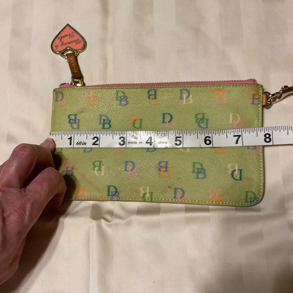 Green Dooney and Bourke wristlet - Picture 6 of 7
